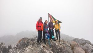  Turistas no Monte Binga